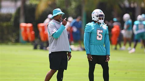 Miami Dolphins' New DC Anthony Weaver Set to Transform Team's Defense ...