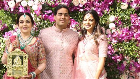 Isha-Ambani-picks-a-baby-pink-lehenga-for-brother-Akash-Ambanis-wedding