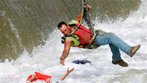 Iowa mourns death of complicated hero from iconic photo