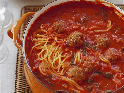 Spaghetti with Meatballs and Tomato Sauce recipe | Eat Smarter USA