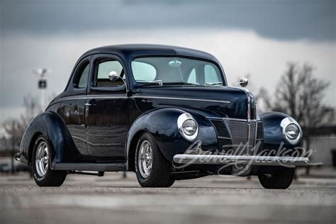 1940 FORD CUSTOM DELUXE COUPE