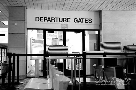 Departure Gate – simple revelations