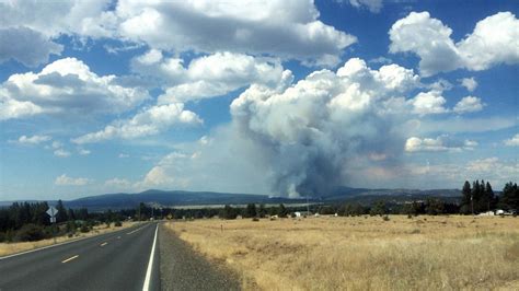 Southern Oregon Wildfire Destroys Homes, Forces Evacuations Northeast ...