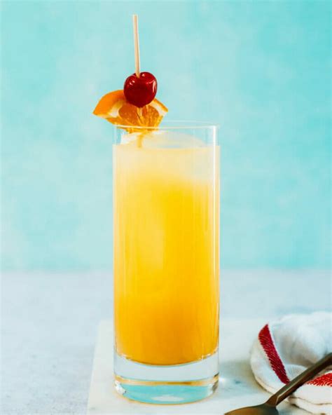 The Screwdriver (Easy Classic Drink!) – A Couple Cooks