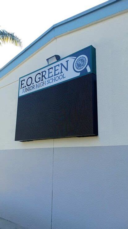 Outdoor sign installation on the building top | Front Signs