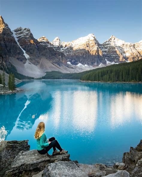 Moraine Lake - Sunrise vs Sunset. A complete guide for your visit. — Walk My World