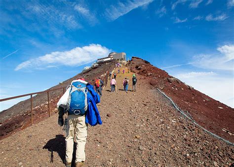 【富士山の山頂徹底ガイド】意外と知らない、富士山頂でできる5つのこと - LIVE JAPAN (日本の旅行・観光・体験ガイド)