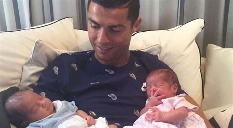 Ronaldo reveals photo of his newborn twins on Twitter - Sportsnet.ca