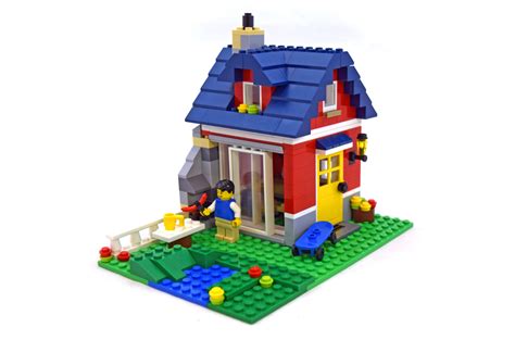 Small Cottage - LEGO set #31009-1 (Building Sets > Creator)