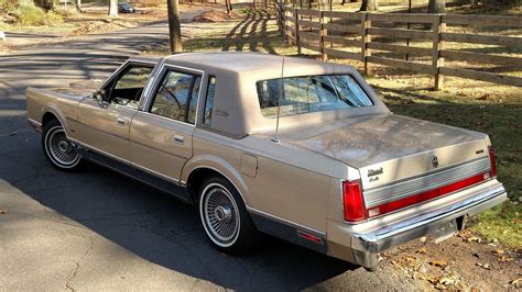 1989 Lincoln Town Car Signature Series | Lincoln town car, Lincoln cars, American classic cars