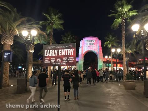 Park Entrance at Universal Studios Hollywood | Theme Park Archive