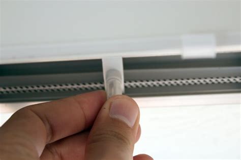 How to Replace Vertical Blind Clips (with Pictures) | eHow