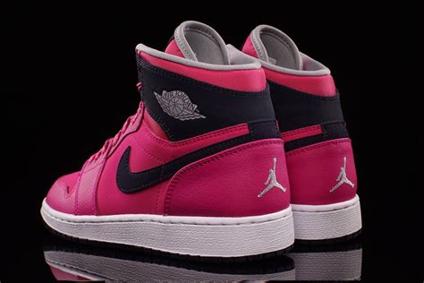 The New Air Jordan 1 Retro ‘Vivid Pink’ Pack Is Just for Girls ...