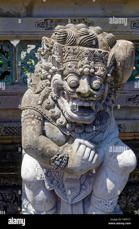 Bedogol, the Balinese gate guardian statue on homes in Ubud, Bali, Indonesia Stock Photo - Alamy