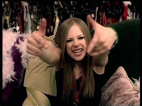 Avril Lavigne- 'Complicated' MV screencaps [HQ] - Music Image (19849956 ...