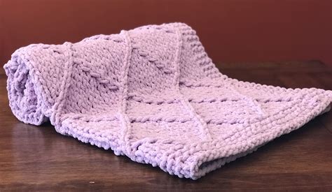 Chunky Knit Baby Blanket // Bernat Baby Blanket Yarn | Knitted baby blankets, Bernat baby ...