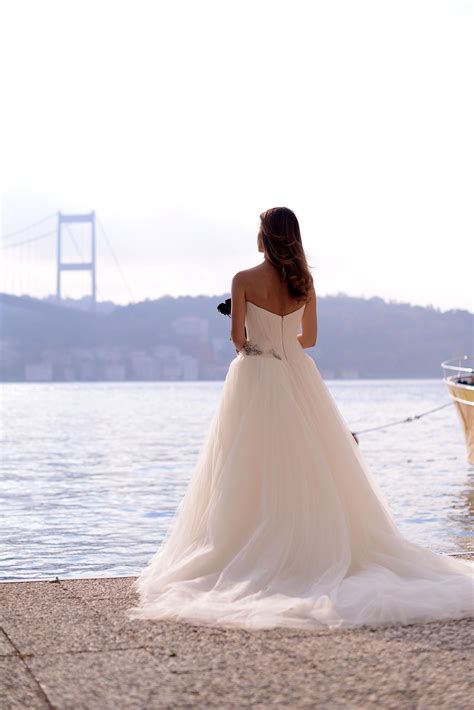 Beren Saat 2500x3746 2,4MB | Bridal wedding dresses, Wedding gowns, Celebs