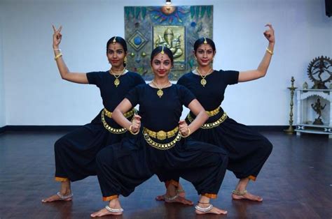 Trio Sheela Unni's Sridevi Nrithyalaya | Dance photography, Indian ...