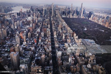 Dawn breaks over Manhattan as the city struggles to contain the... News Photo - Getty Images