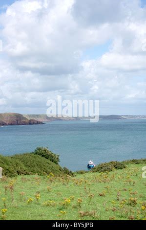 Barafundle Bay in Pembrokeshire, Wales. Winter sunset over the golden beach and sand dunes Stock ...