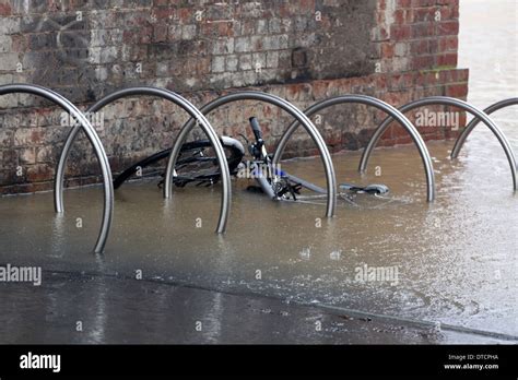 Worcester Flooding 2014 Stock Photo - Alamy