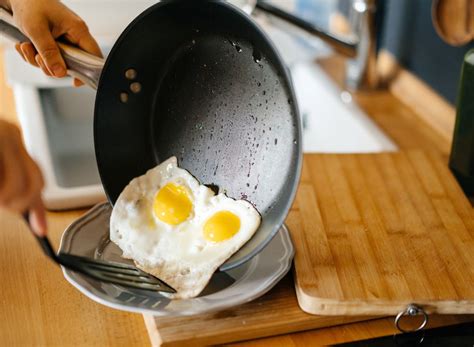 Your Teflon Pan May Not Be Safe To Use, Says New Study