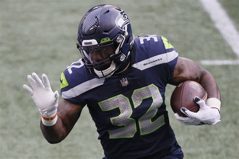 Seahawks running back Chris Carson suddenly retires due to neck injury