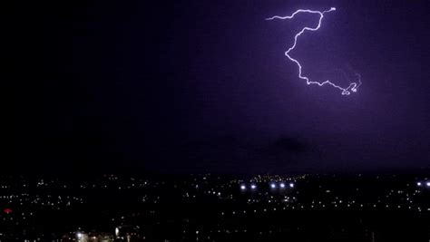 Top 80+ imagen lightning gif - abzlocal fi