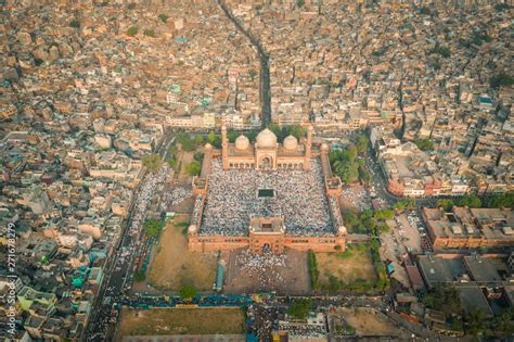 Aerial view of prayer during Eid al-Fitr at Jama Masjid in Delhi, India ...