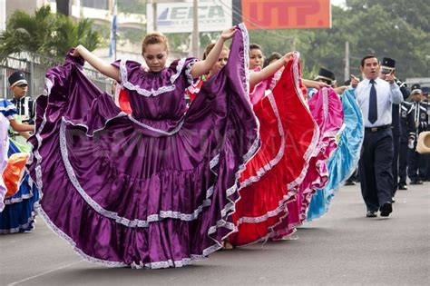 What is The National Dress of El Salvador? | Spanish clothing ...