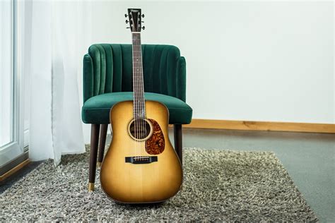 Thompson introduces limited edition Molly Tuttle guitar - Bluegrass Today