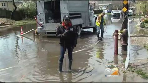 Howard Beach Residents Clean Up Following Flooding - YouTube