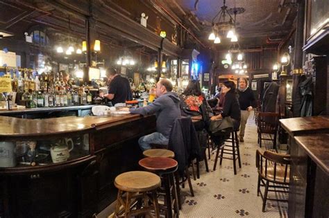 Discover one of the oldest bars of New York City: Old Town Bar