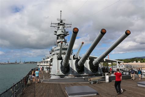 USS Missouri (BB-63) "Mighty Mo" at Pearl Harbor Uss Missouri, Pearl ...