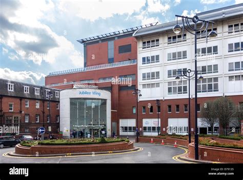 The main entrance to the Jubilee Wing of the Leeds General Infirmary, Leeds, West Yorkshire, UK ...