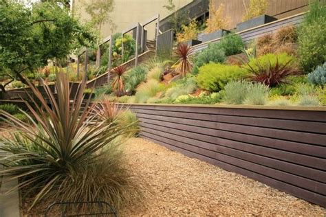 Wood retaining wall ideas – landscape designs with great visual appeal