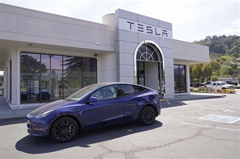 California places Tesla's 'Full Self-Driving' under review