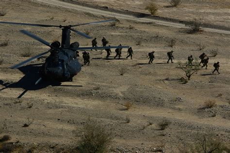 MH-47 Chinook - US Marines Military Helicopter, Us Military, Us Army, Us Marines, Chinook ...