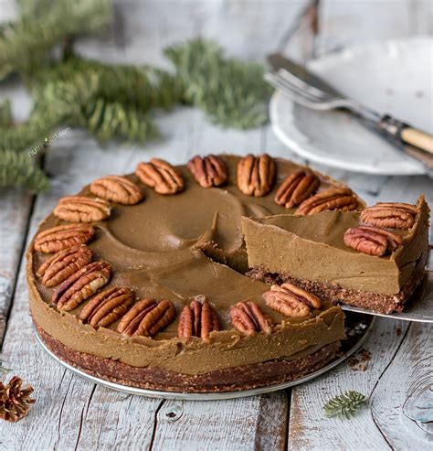 Gingerbread Toffee Cake (Raw, Vegan, Gluten-free) - Nutriholist