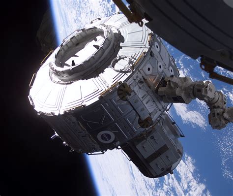 File:ISS Quest airlock.jpg - Wikimedia Commons