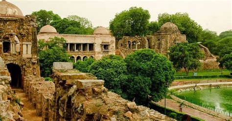 Hauz Khas Fort: The Mughal Times - India Chalk