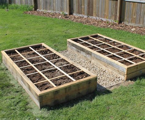 Free Pallet Raised Bed Garden | Building raised garden beds, Building a raised garden, Cheap ...