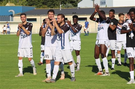 Sous la chaleur et sous les masques, revivez le match amical des Voltigeurs de Châteaubriant | L ...