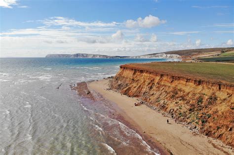 10 Best Beaches on the Isle of Wight - Which Isle of Wight Beach is Right For You? - Go Guides