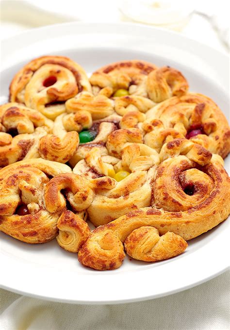 Easy Easter Pillsbury Cinnamon Rolls Recipe | She Wears Many Hats