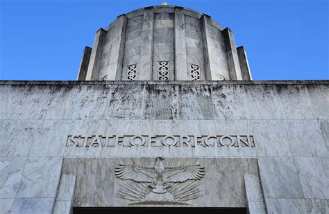 Oregon State Capitol Building in Salem, Oregon - Encircle Photos