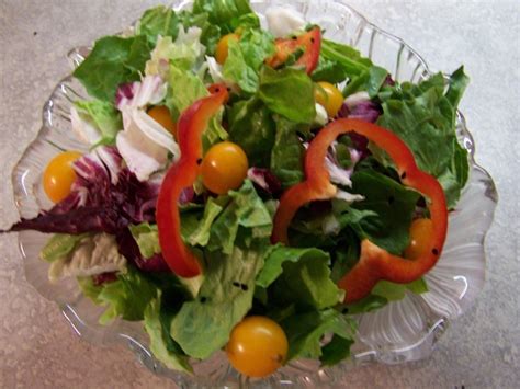 Italian Leafy Green Salad Recipe - CookEatShare