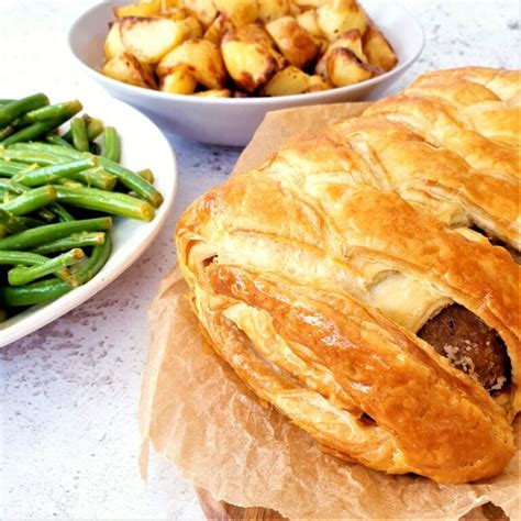 Puff Pastry Sausage Plait (Giant Sausage Roll) – Feast Glorious Feast