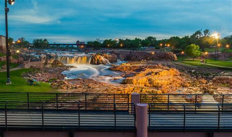 Sioux Falls - Aluisius Sudiarto | Sioux falls, Autumn park, Landscape photos