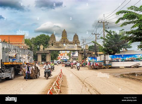 Cambodia thailand border crossing poipet hi-res stock photography and ...